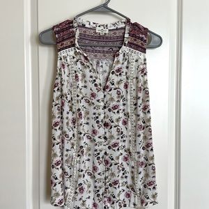 Sleeveless v-neck button up shirt